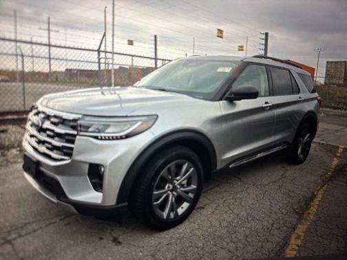 Iconic Silver Metallic 2025 Ford Explorer Active