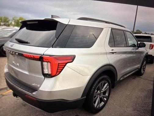 Iconic Silver Metallic 2025 Ford Explorer Active