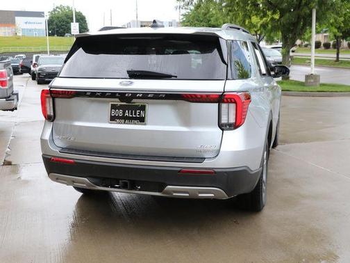 Iconic Silver Metallic 2025 Ford Explorer Active