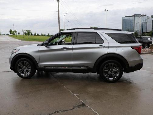 Iconic Silver Metallic 2025 Ford Explorer Active