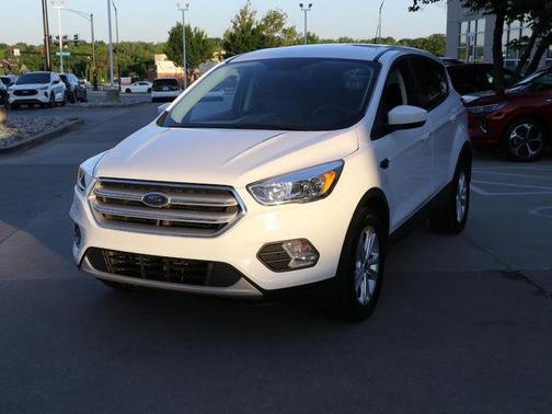 Oxford White 2019 Ford Escape SE