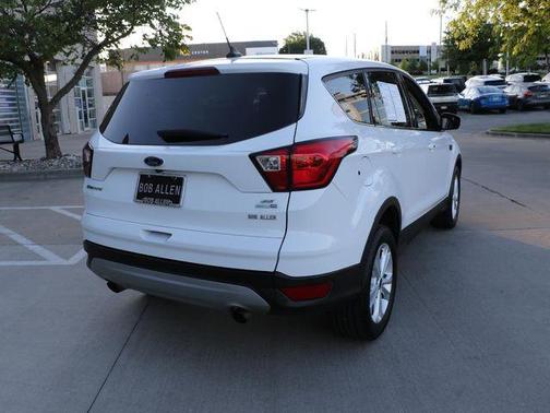 Oxford White 2019 Ford Escape SE