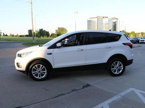 Oxford White 2019 Ford Escape SE