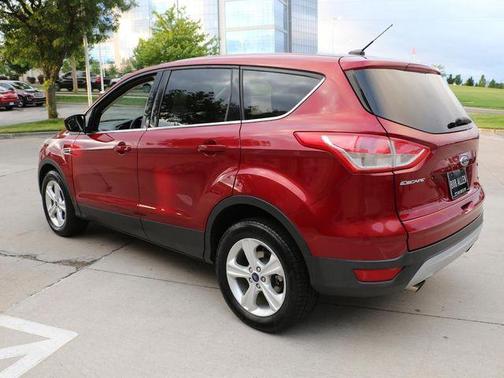 Ruby Red Metallic 2016 Ford Escape SE