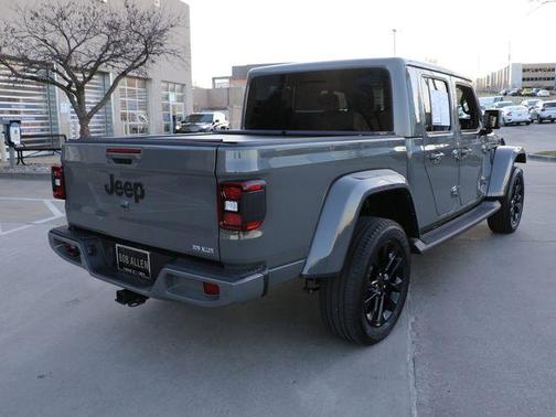 2022 Jeep Gladiator Overland