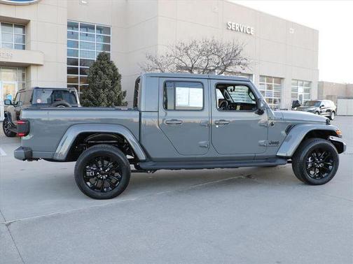 2022 Jeep Gladiator Overland