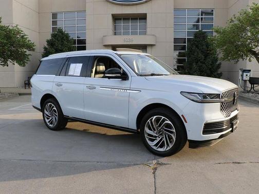 Crystal White 2025 Lincoln Navigator Reserve