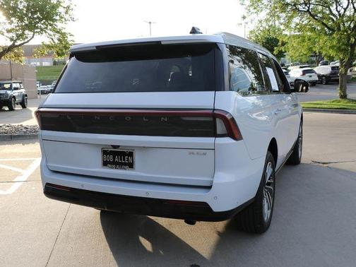 Crystal White 2025 Lincoln Navigator Reserve