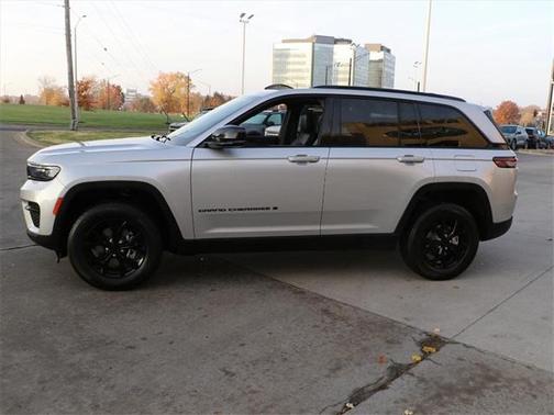 2025 Jeep Grand Cherokee Laredo
