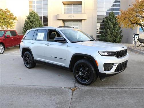 2025 Jeep Grand Cherokee Laredo