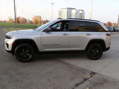 2025 Jeep Grand Cherokee Laredo