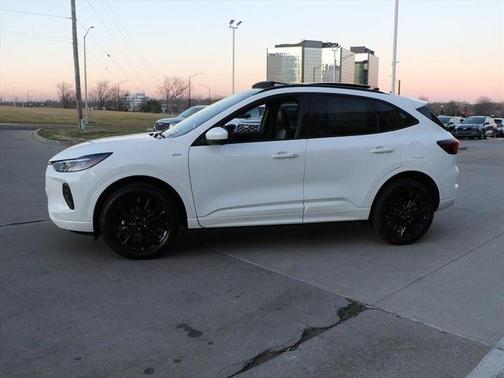 2026 Ford Escape ST-Line Elite