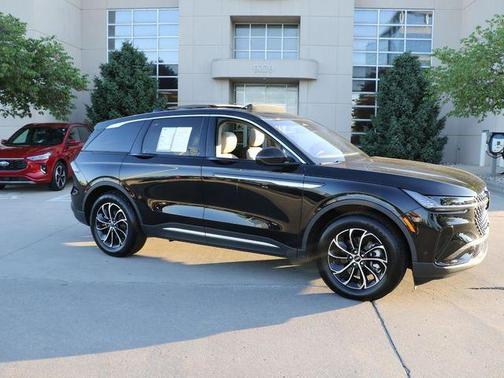 Infinite Black Metallic 2024 Lincoln Nautilus Premiere