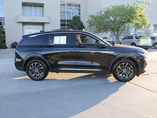 Infinite Black Metallic 2024 Lincoln Nautilus Premiere