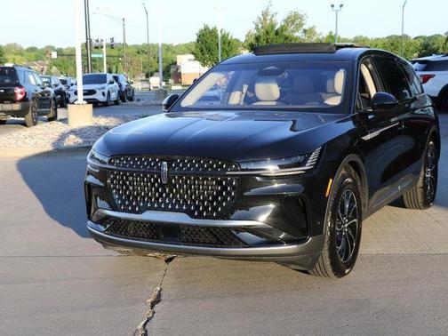 Infinite Black Metallic 2024 Lincoln Nautilus Premiere