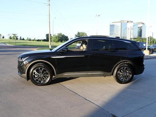 Infinite Black Metallic 2024 Lincoln Nautilus Premiere