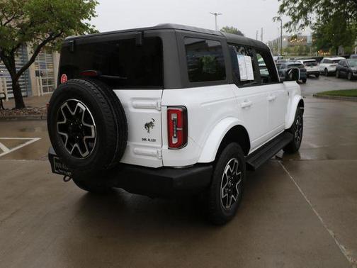 Oxford White 2025 Ford Bronco Outer Banks