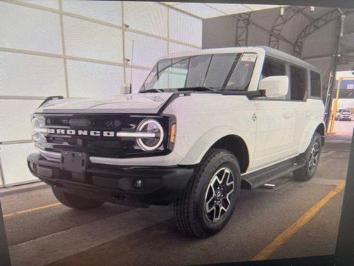 Oxford White 2025 Ford Bronco Outer Banks