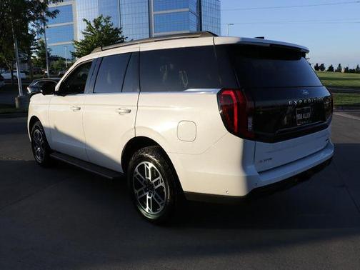 Star White 2025 Ford Expedition Active