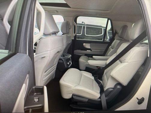 Star White 2025 Ford Expedition Active