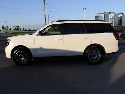 Star White 2025 Ford Expedition Active