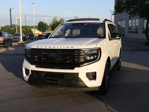 Star White 2025 Ford Expedition Active