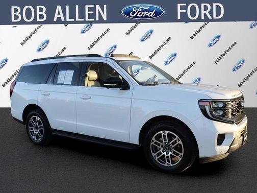 Star White 2025 Ford Expedition Active