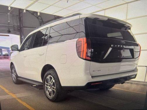 Star White 2025 Ford Expedition Active