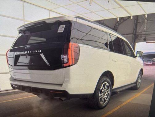 Star White 2025 Ford Expedition Active