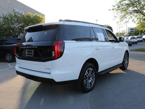 Star White 2025 Ford Expedition Active