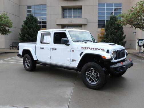 Bright White Clearcoat 2025 Jeep Gladiator Mojave