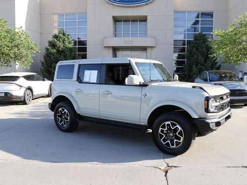 Desert Sand 2025 Ford Bronco Outer Banks