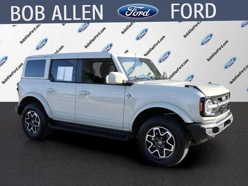 Desert Sand 2025 Ford Bronco Outer Banks