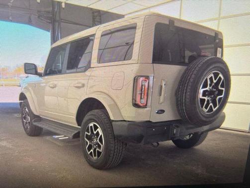Desert Sand 2025 Ford Bronco Outer Banks