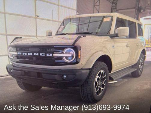 Desert Sand 2025 Ford Bronco Outer Banks
