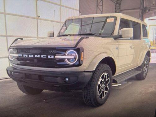 Desert Sand 2025 Ford Bronco Outer Banks