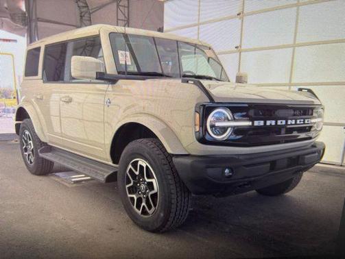 Desert Sand 2025 Ford Bronco Outer Banks