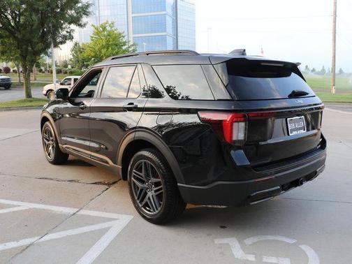 Black Metallic 2025 Ford Explorer ST-Line