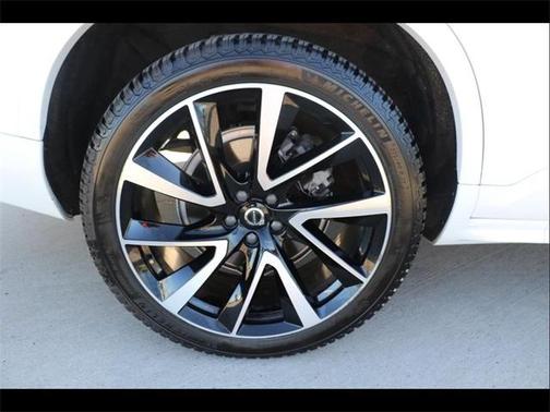 2021 Volvo XC90 T6 Momentum 7 Passenger