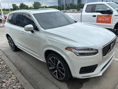 2021 Volvo XC90 T6 Momentum 7 Passenger