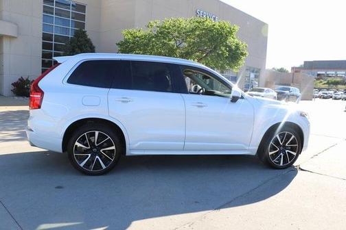 2021 Volvo XC90 T6 Momentum 7 Passenger