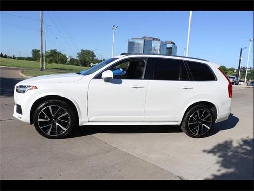 2021 Volvo XC90 T6 Momentum 7 Passenger
