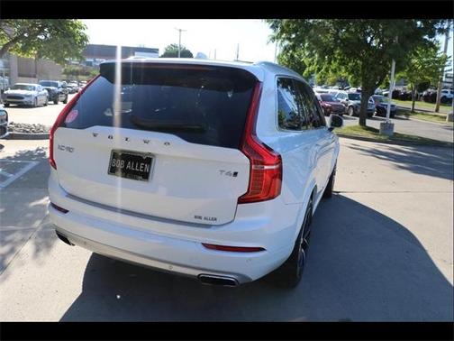 2021 Volvo XC90 T6 Momentum 7 Passenger