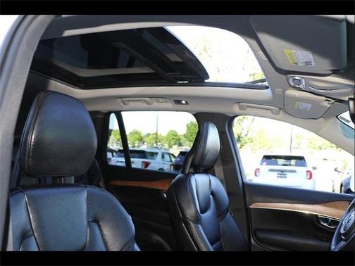2021 Volvo XC90 T6 Momentum 7 Passenger