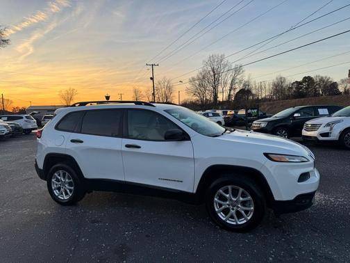 2017 Jeep Cherokee Sport