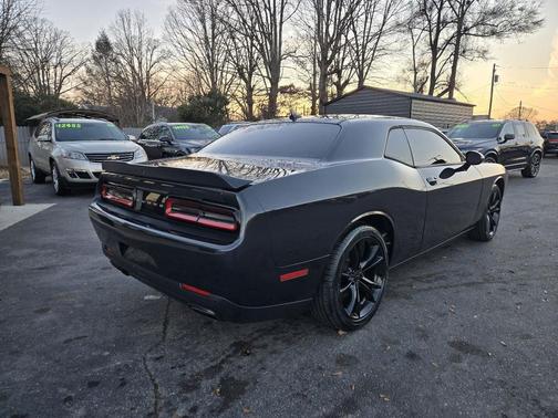 2016 Dodge Challenger SXT