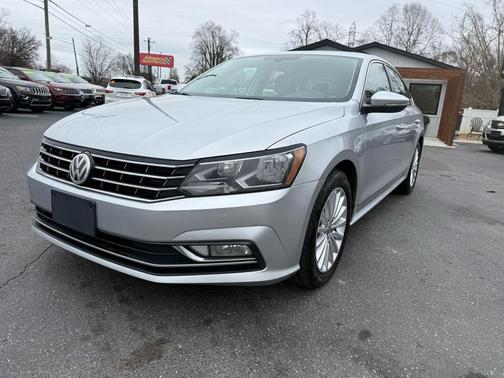 2016 Volkswagen Passat 1.8T SE w/Technology