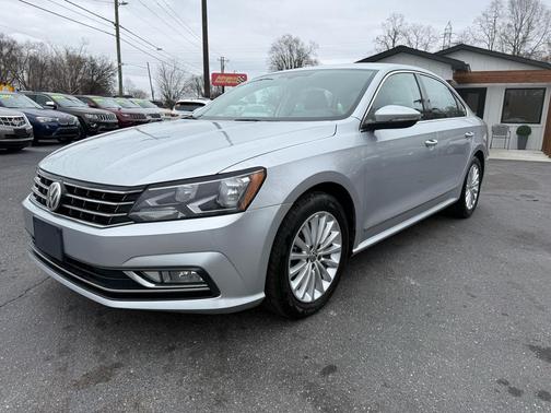 2016 Volkswagen Passat 1.8T SE w/Technology