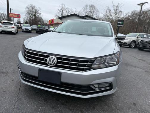 2016 Volkswagen Passat 1.8T SE w/Technology