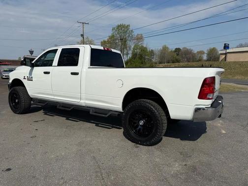 Bright White Clearcoat 2018 RAM 2500 Tradesman Crew Cab 4x4 8' Box